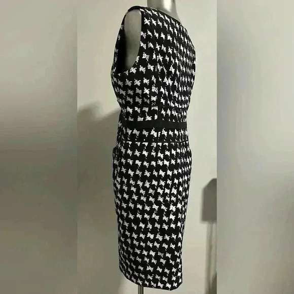 $10 💟Petite Sleeveless Lined Dress - Picture 3 of 13